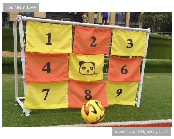 足球传奇球星九宫格高清精选展示，精彩瞬间尽收眼底