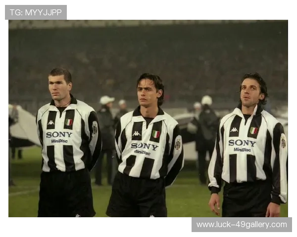 足球场上最帅的球星高清图片合集，尽享他们的英俊风采与非凡魅力