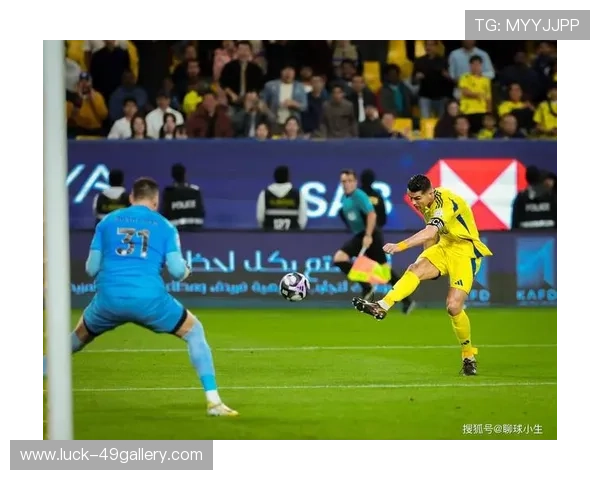 足球巨星的手掌特写揭秘 揭示运动员力量与技巧的独特象征